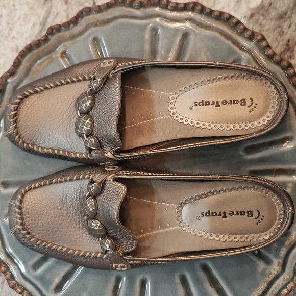 Bear Traps Pathway Slide On Leather Shoe - Picture 2 of 9